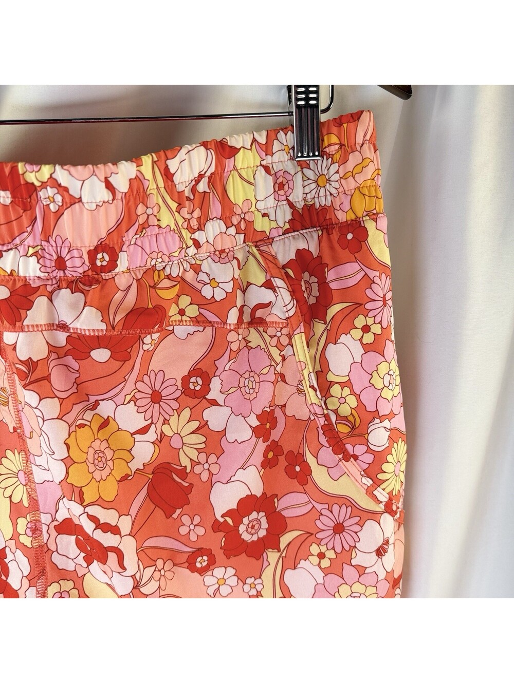 Avia Womens Orange Floral Running Shorts L Stretch Waist Zip Pocket Lined - Picture 6 of 8